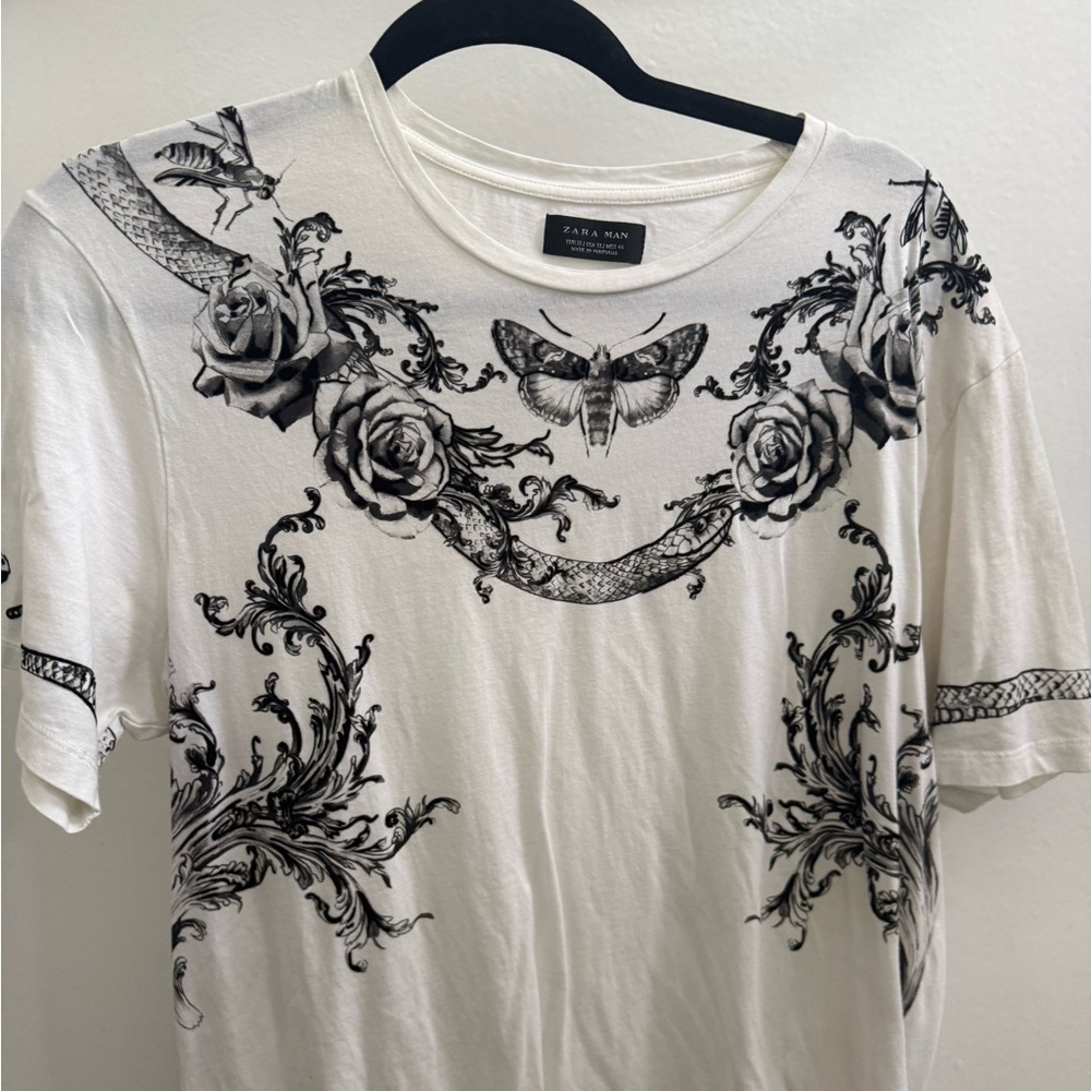 Zara White and Black Graphic Tee
